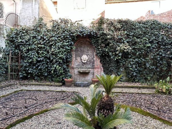 appartamento in vendita a Lucca in zona Centro Città