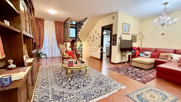 casa indipendente in vendita a Lucca in zona zona Arancio