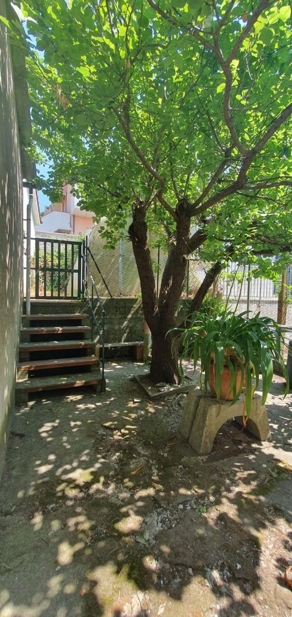 casa indipendente in vendita a Lucca