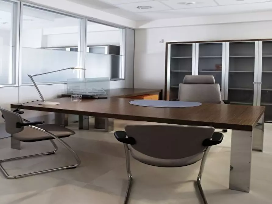 ufficio in vendita a Lucca in zona Centro Città