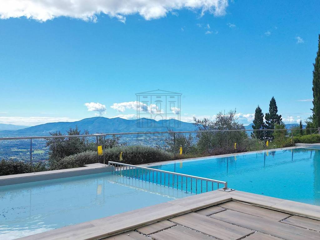 casa indipendente in vendita a Lucca in zona Centro Città