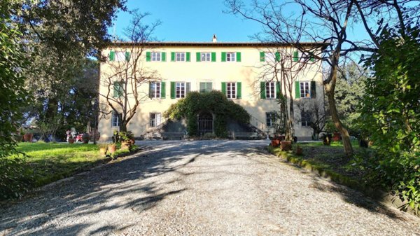 casa indipendente in vendita a Lucca in zona Centro Città