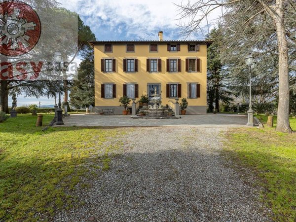 casa indipendente in vendita a Lucca in zona Centro Città