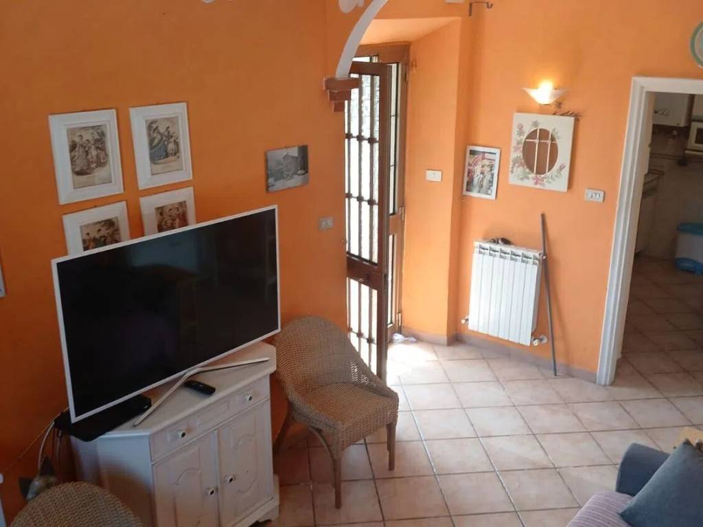 casa indipendente in vendita a Lucca in zona Massa Pisana