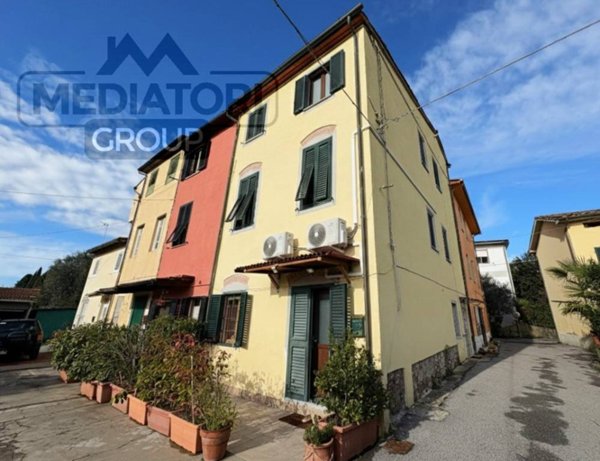 casa indipendente in vendita a Lucca in zona Picciorana