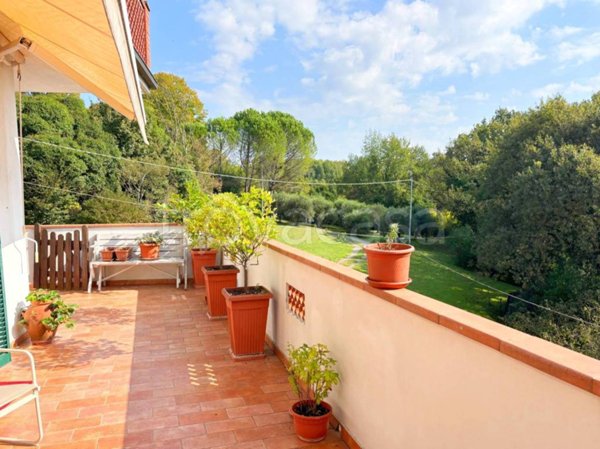 casa indipendente in vendita a Lucca in zona Nozzano
