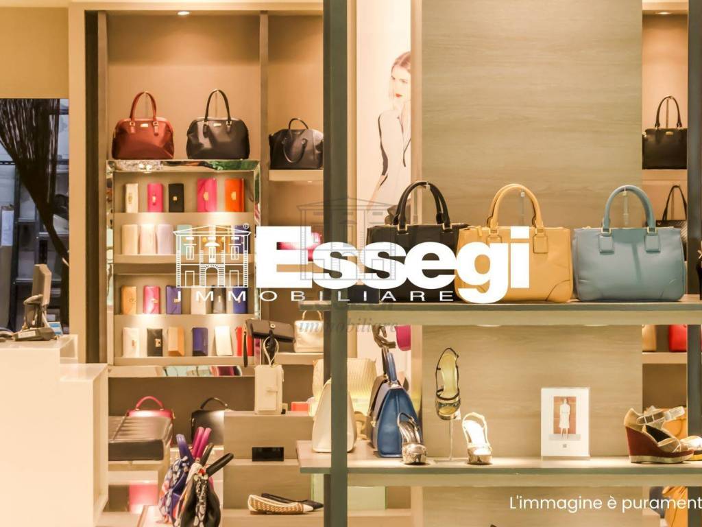 locale commerciale in vendita a Lucca in zona Centro Città