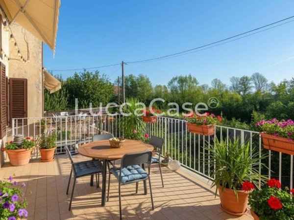 casa indipendente in vendita a Lucca in zona Carignano