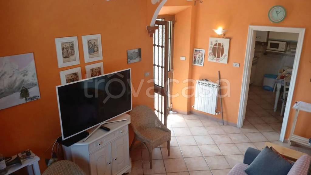 casa indipendente in vendita a Lucca in zona San Lorenzo a Vaccoli