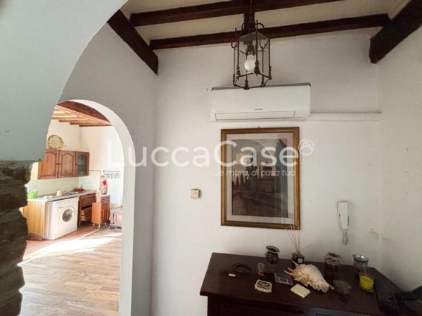 casa indipendente in vendita a Lucca in zona Carignano