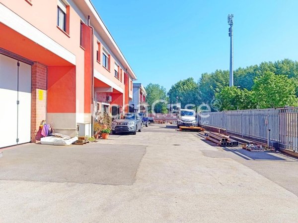 capannone in vendita a Lucca in zona Sant'Anna