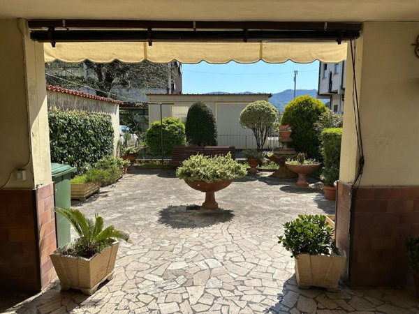 casa indipendente in vendita a Lucca in zona Centro Città