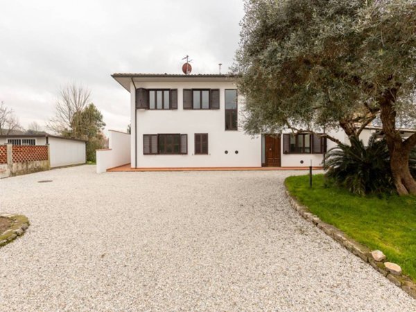 casa indipendente in vendita a Lucca in zona Sant'Anna