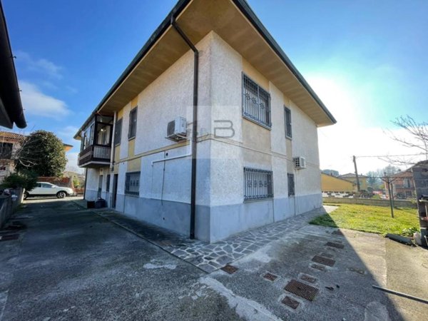 casa indipendente in vendita a Lucca in zona Chiatri