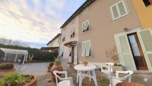 casa indipendente in vendita a Lucca in zona San Macario in Piano