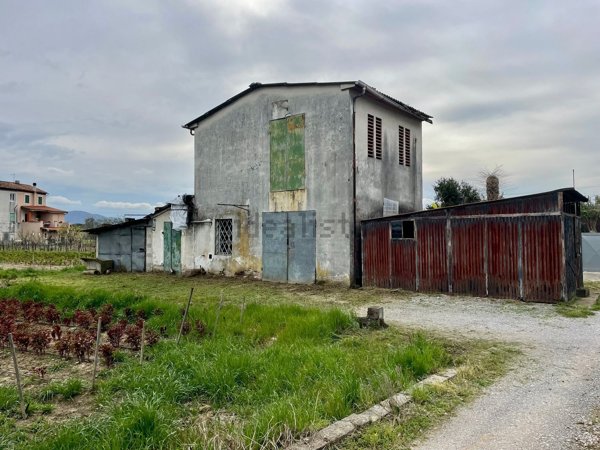 casa indipendente in vendita a Lucca in zona San Pietro a Vico