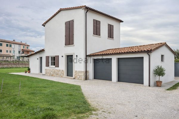 casa indipendente in vendita a Lucca in zona Centro Città