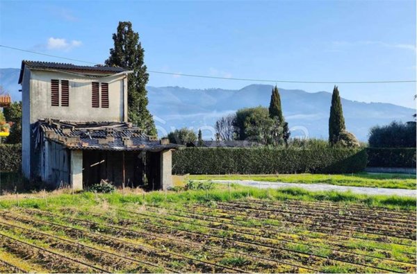 casa indipendente in vendita a Lucca in zona San Pietro a Vico