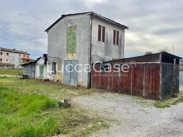 casale in vendita a Lucca in zona San Pietro a Vico