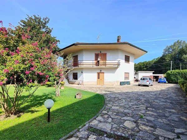 casa indipendente in vendita a Lucca in zona Ponte San Pietro