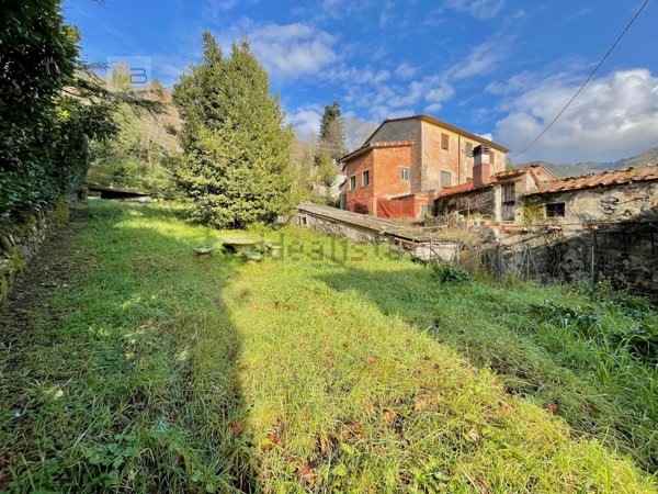 appartamento in vendita a Lucca in zona Ponte a Moriano