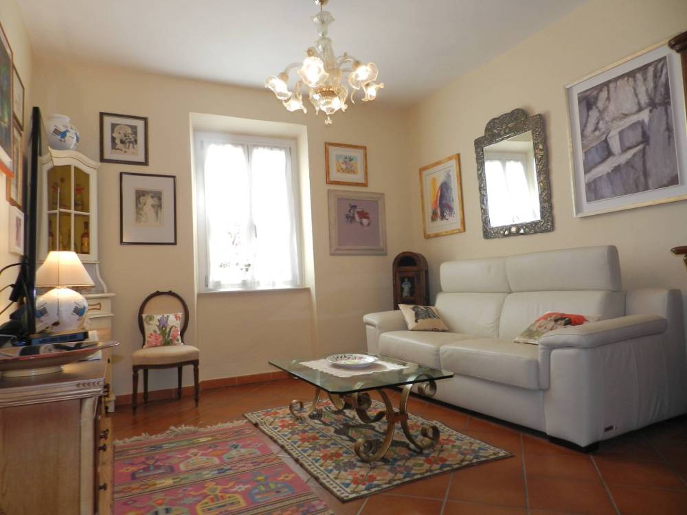 casa indipendente in vendita a Lucca in zona Centro Città