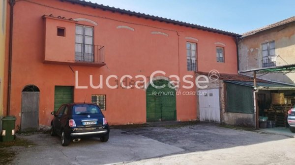 appartamento in vendita a Lucca in zona Ponte a Moriano