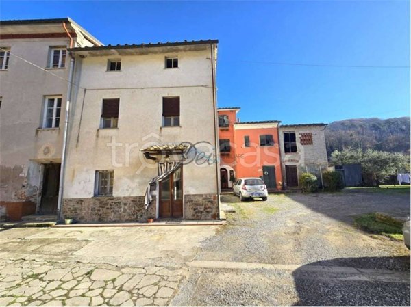 casa indipendente in vendita a Lucca in zona Balbano