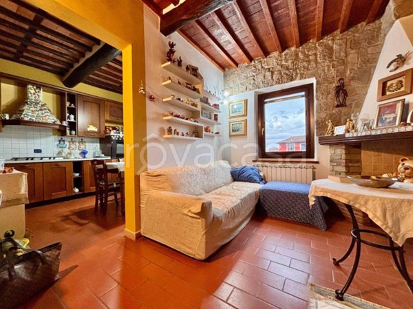 appartamento in vendita a Lucca in zona Picciorana