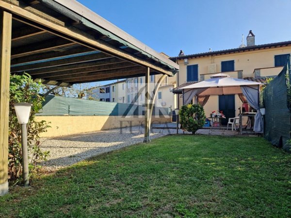 casa indipendente in vendita a Lucca in zona zona SS. Annunziata