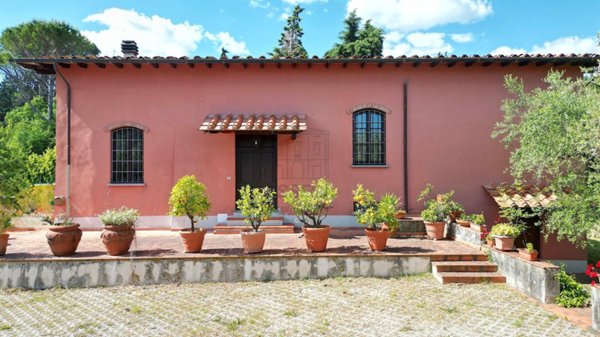 casa indipendente in vendita a Lucca in zona Ponte a Moriano