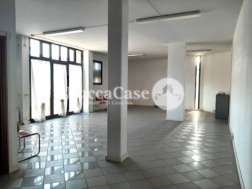ufficio in vendita a Lucca in zona Zona San Concordio