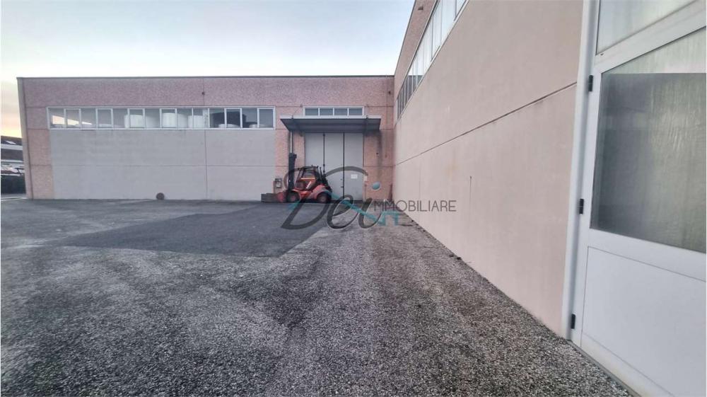 capannone in vendita a Lucca in zona zona San Marco