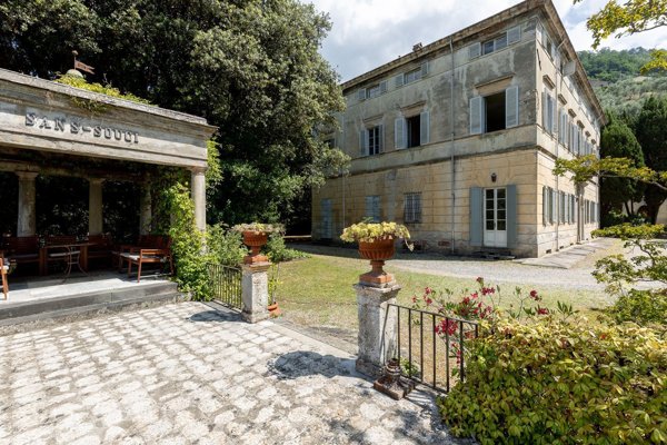 casa indipendente in vendita a Lucca in zona Ponte a Moriano