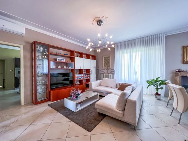 casa indipendente in vendita a Lucca in zona Monte San Quirico