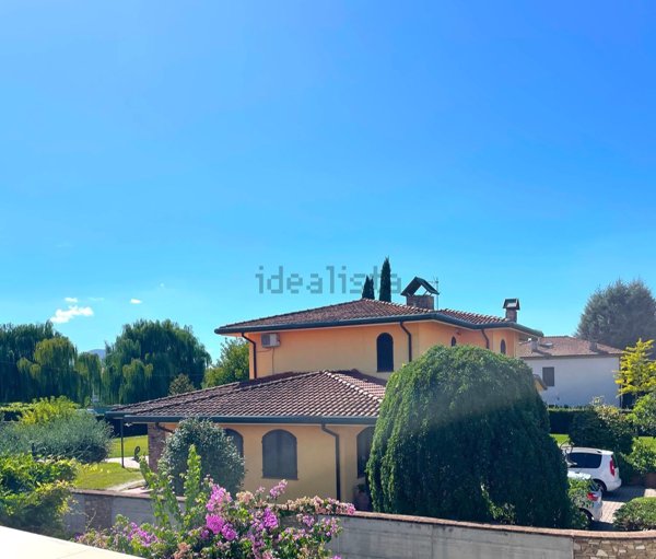 casa indipendente in vendita a Lucca in zona Centro Città