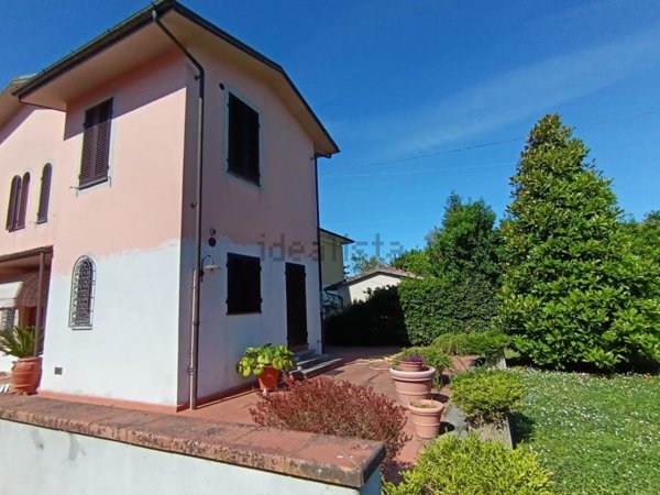 casa indipendente in vendita a Lucca in zona zona SS. Annunziata