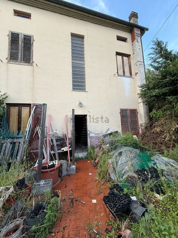 casa indipendente in vendita a Lucca in zona zona Antraccoli
