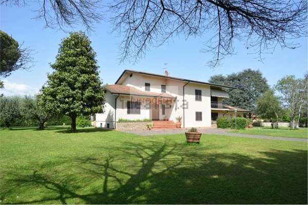 casa indipendente in vendita a Lucca in zona zona Antraccoli