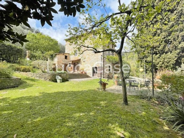 casale in vendita a Lucca in zona Pozzuolo