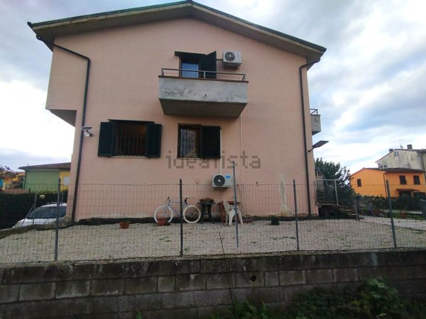 casa indipendente in vendita a Lucca in zona zona Arancio