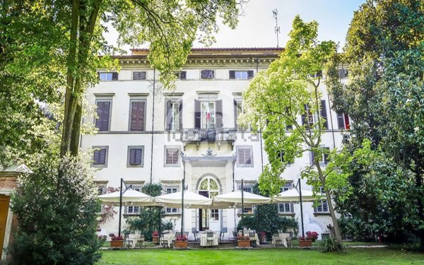 casa indipendente in vendita a Lucca