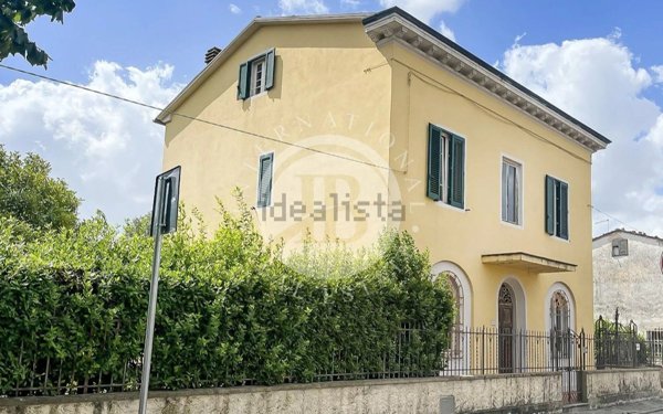 casa indipendente in vendita a Lucca in zona Centro Città
