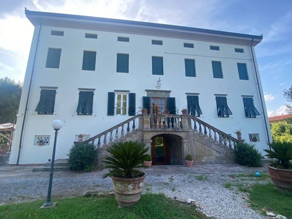 casa indipendente in vendita a Lucca in zona zona Sorbano