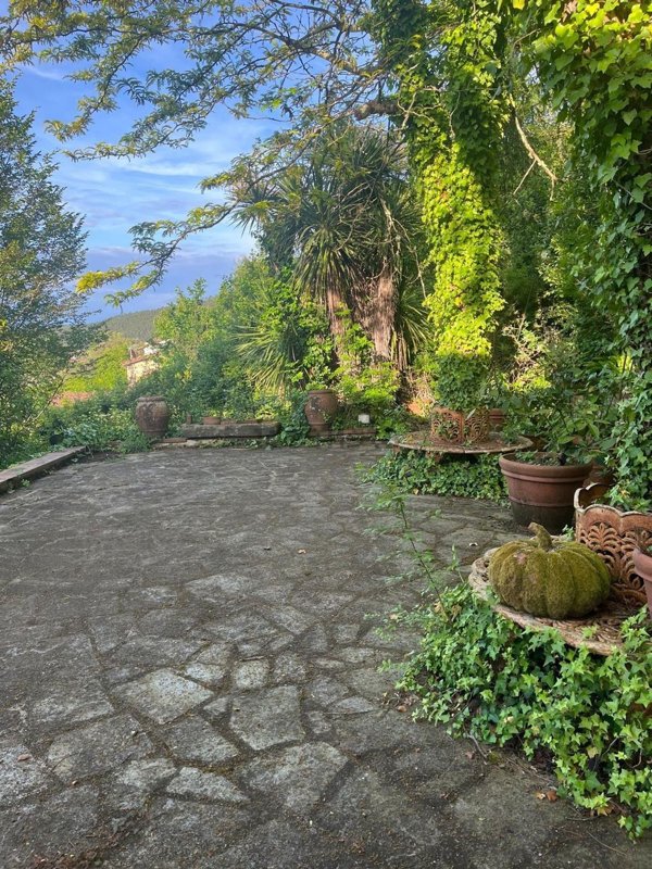 casa indipendente in vendita a Lucca in zona San Lorenzo a Vaccoli