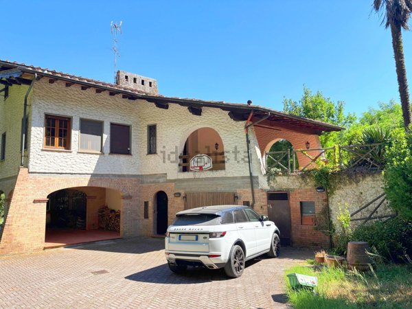 casa indipendente in vendita a Lucca in zona Maggiano