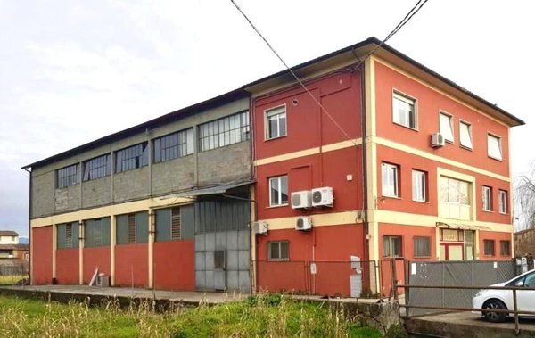 locale di sgombero in vendita a Lucca in zona Zona San Concordio