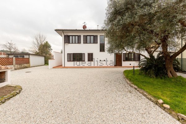 casa indipendente in vendita a Lucca in zona Sant'Anna