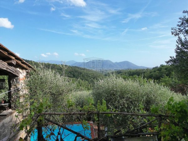 casa indipendente in vendita a Lucca in zona Chiatri