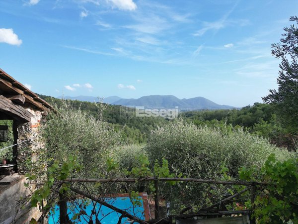casa indipendente in vendita a Lucca in zona Farneta